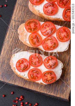 Delicious crispy grilled toast with cheese and cherry tomatoes 101583313