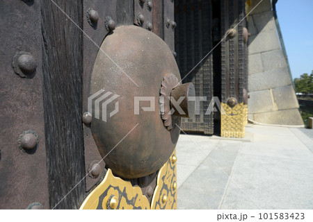 二条城　東大手門の釘隠し　京都市中京区 101583423