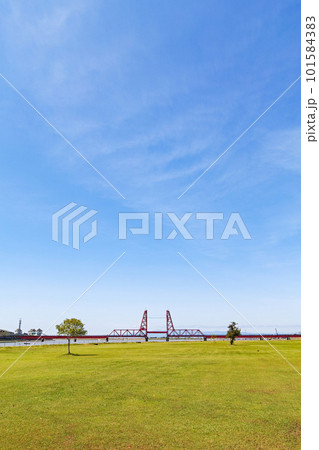 佐賀県/ 青空の筑後川昇開橋 佐賀県/ 青空の筑後川昇開橋 101584383