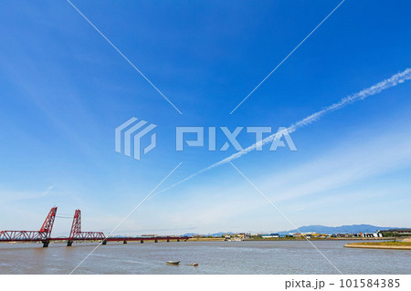 佐賀県/ 青空の筑後川昇開橋 佐賀県/ 青空の筑後川昇開橋 101584385
