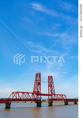 佐賀県/ 青空の筑後川昇開橋 101584390
