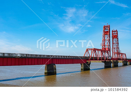 佐賀県/ 青空の筑後川昇開橋 佐賀県/ 青空の筑後川昇開橋 101584392