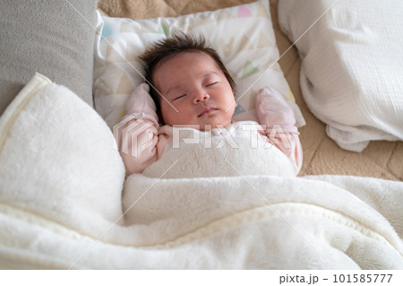眠る赤ちゃん 101585777