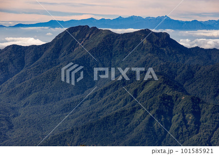 妙高山山頂から見る高妻山・乙妻山と槍・穂高連峰 妙高山山頂から見る高妻山・乙妻山と槍・穂高連峰 101585921