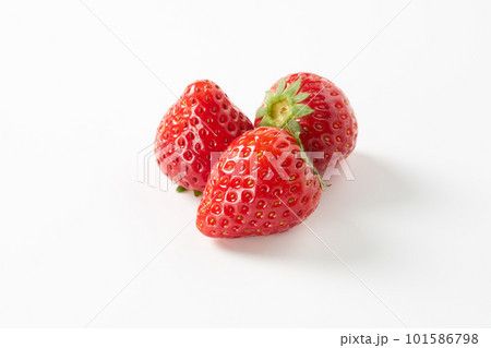 苺を白背景で(とちあいか) 苺を白背景で(とちあいか) 101586798