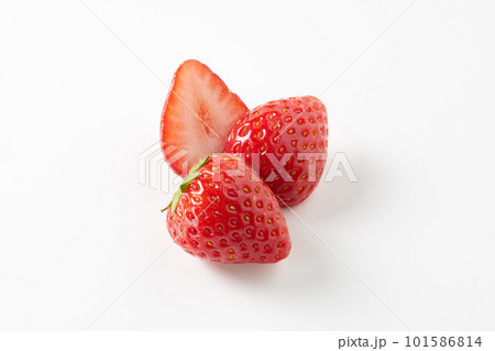 苺を白背景で（とちあいか） 101586814