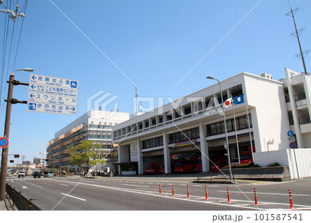 国道171号線から見た伊丹消防局と伊丹市役所 101587541
