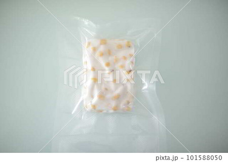 袋詰めしたテンペ 101588050