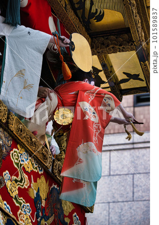 祇園祭山鉾曳き初め式　長刀鉾の稚児舞　2022年 101589837