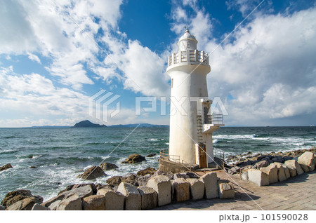 冬晴れの空と伊良湖岬灯台 101590028