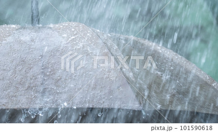 梅雨・激しく降る雨のイメージ 梅雨・激しく降る雨のイメージ 101590618