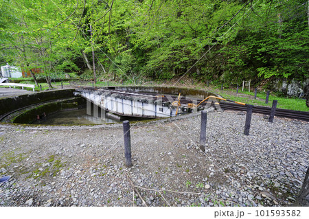 長良川鉄道　日本最古級、旧国鉄越美南線北濃駅機関車転車台 101593582