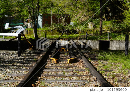 長良川鉄道　日本最古級、旧国鉄越美南線北濃駅機関車転車台 101593600