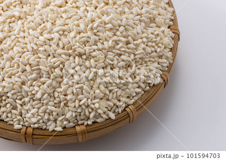 ザルに入った米麹 ザルに入った米麹 101594703