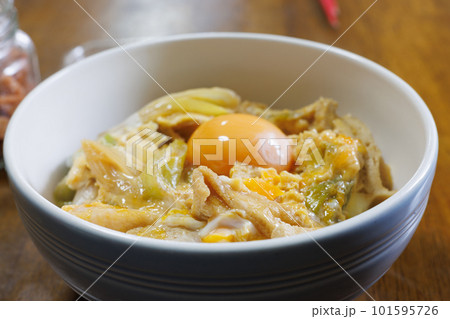 とても美味しい日本の一般家庭の衣笠丼 101595726