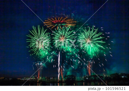 葛飾納涼花火大会　東京 101596521