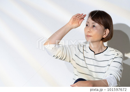 日焼け予防　女性  101597672