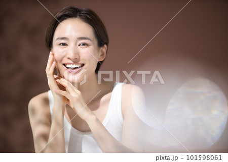 若い女性のビューティ 101598061