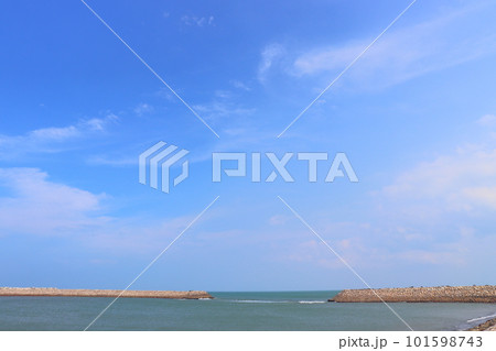 青空 雲 海 防波堤 青空 雲 海 防波堤 101598743