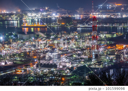 岡山県倉敷市 水島展望台から眺める工場夜景 岡山県倉敷市 水島展望台から眺める工場夜景 101599098