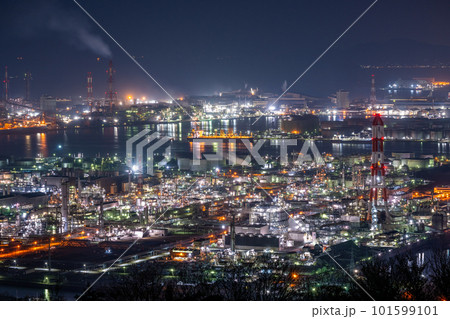 岡山県倉敷市 水島展望台から眺める工場夜景 岡山県倉敷市 水島展望台から眺める工場夜景 101599101
