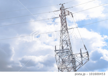 送電用鉄塔のある風景 101600453