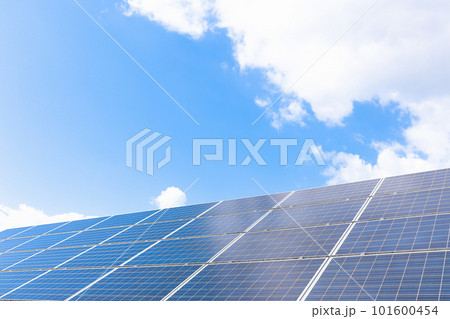 晴れた日の太陽光パネル 晴れた日の太陽光パネル 101600454