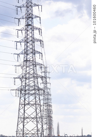 送電用鉄塔のある風景 101600460
