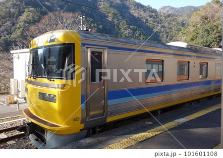 大嵐駅に停まるドクターイエロー 大嵐駅に停まるドクターイエロー 101601108