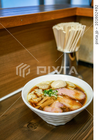 美味しそうなラーメン 101602492