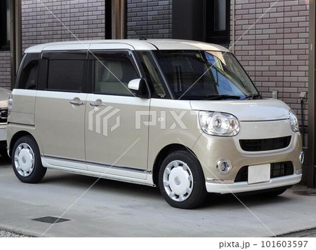 ダイハツ・ムーヴキャンバス 初代 の写真素材 [101603597] - PIXTA