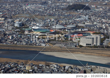 金華山より岐阜メモリアルセンター 長良川競技場を望む 金華山より岐阜メモリアルセンター 長良川競技場を望む 101603618