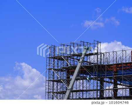 建設工事が進む建設現場 101604746