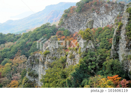 碧い空と紅葉がキレイな寒霞渓_小豆島 碧い空と紅葉がキレイな寒霞渓_小豆島 101606119