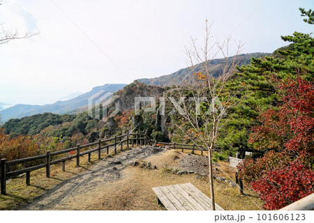 碧い空と紅葉がキレイな寒霞渓_小豆島 碧い空と紅葉がキレイな寒霞渓_小豆島 101606123