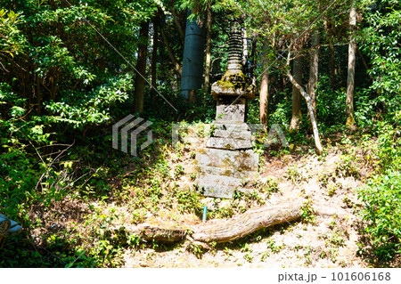 【西国三十三所】第二十七番　圓教寺奥の院の伝和泉式部歌塚塔　兵庫県姫路市 101606168