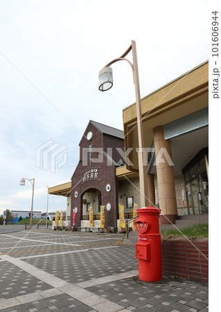 北海道 訓子府 丸ポストのある風景(旧ふるさと銀河線訓子府駅前) 北海道 訓子府 丸ポストのある風景(旧ふるさと銀河線訓子府駅前) 101606944