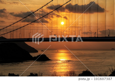 明け方の来島海峡大橋 ( Sunrise and Kurushima Kaikyo Bridge) 明け方の来島海峡大橋 ( Sunrise and Kurushima Kaikyo Bridge) 101607387