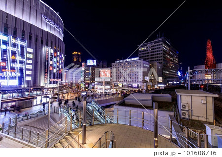 大阪府、夜の大阪駅前 大阪府、夜の大阪駅前 101608736