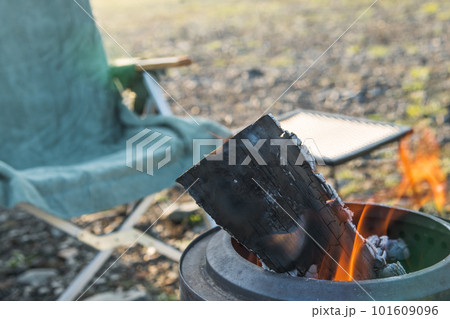 【中津川河川敷でオートキャンプ　フレイムストーブ二次燃焼の炎】 101609096