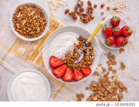Crunchy granola or muesl 101609391