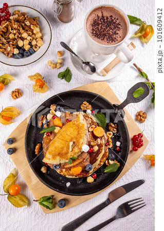 Flat lay of pancakes 101609412