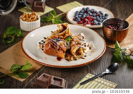 Pancakes with chocolate cream 101610336