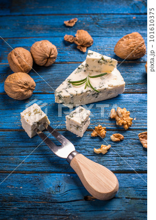 Danish blue cheese 101610375