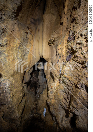 穴神鍾乳洞のフローストーン 101610899