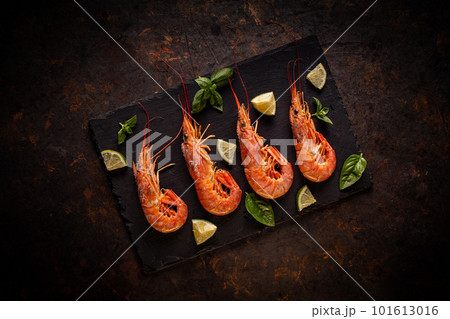 Fresh uncooked king prawns Fresh uncooked king prawns 101613016