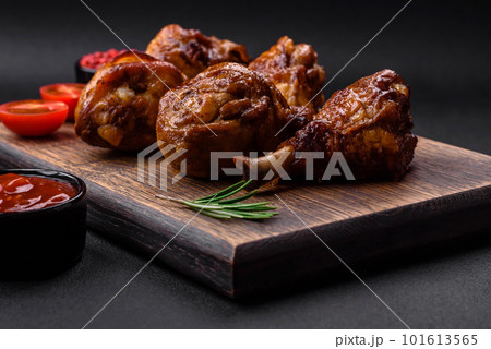 Delicious grilled chicken legs with spices and herbs in teriyaki sauce 101613565