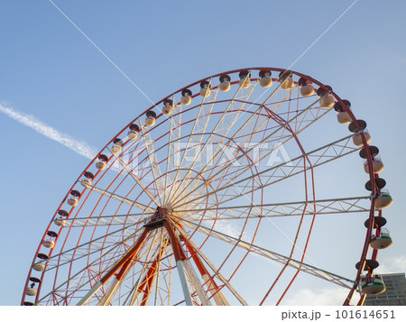 Ferris wheel against the sky. Amusement park by the sea. Rest zone. Round mechanism. Height lovers. Ferris wheel against the sky. Amusement park by the sea. Rest zone. Round mechanism. Height lovers. 101614651