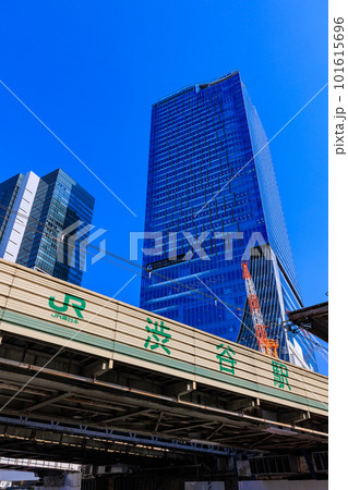 東京　渋谷駅前の都市風景　渋谷スクランブルスクエア 101615696