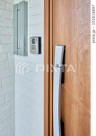 新築の玄関イメージ　ロック　インターホン 101618897